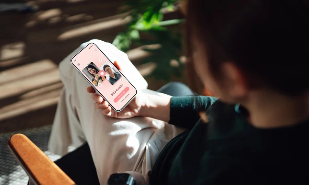 10 Warning Signs If Someone on a Dating App is a Scammer